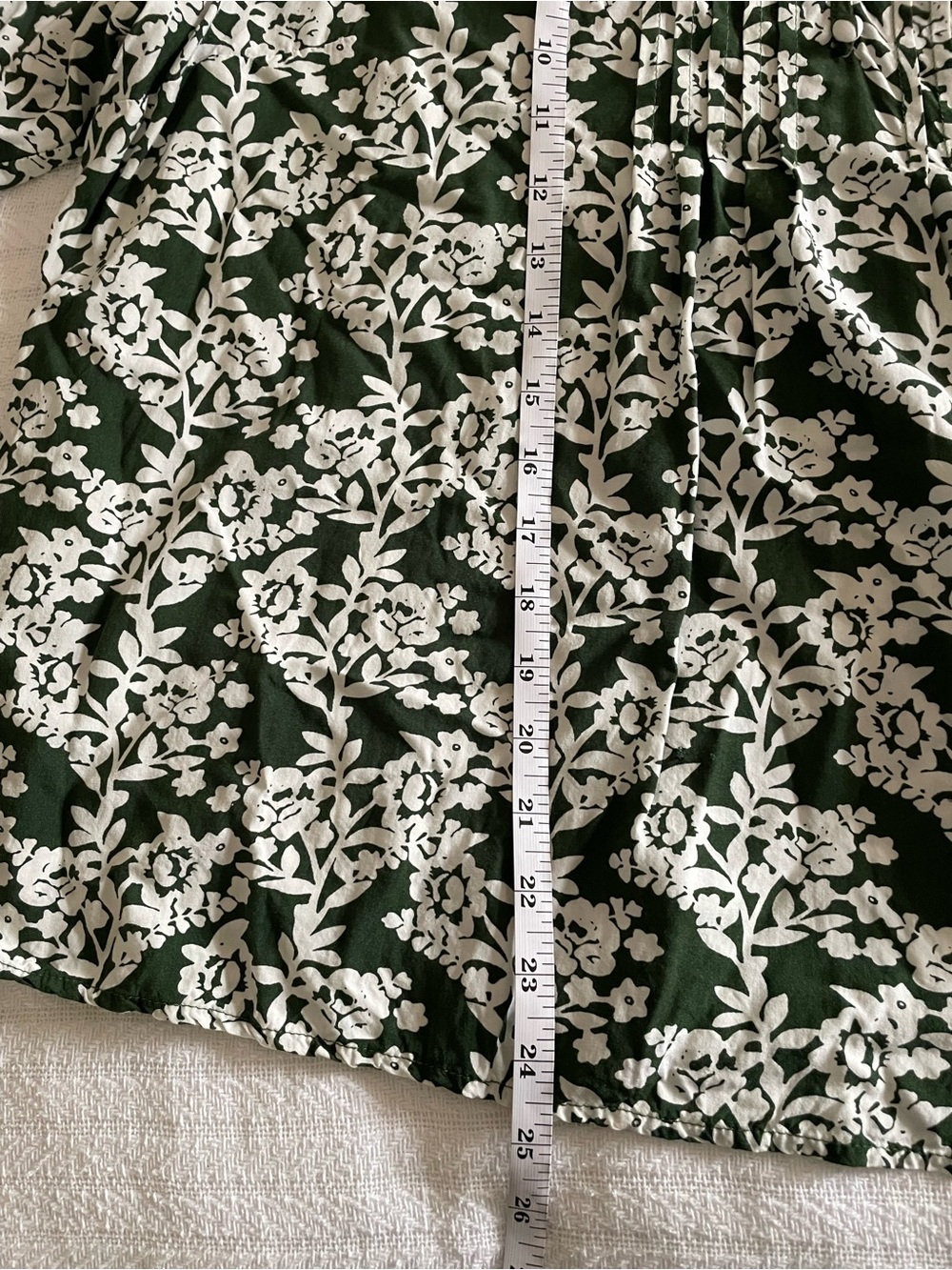 Floral V-Neck Green & White Women's Top Three quarter sleeves Plus 2X - Picture 8 of 8